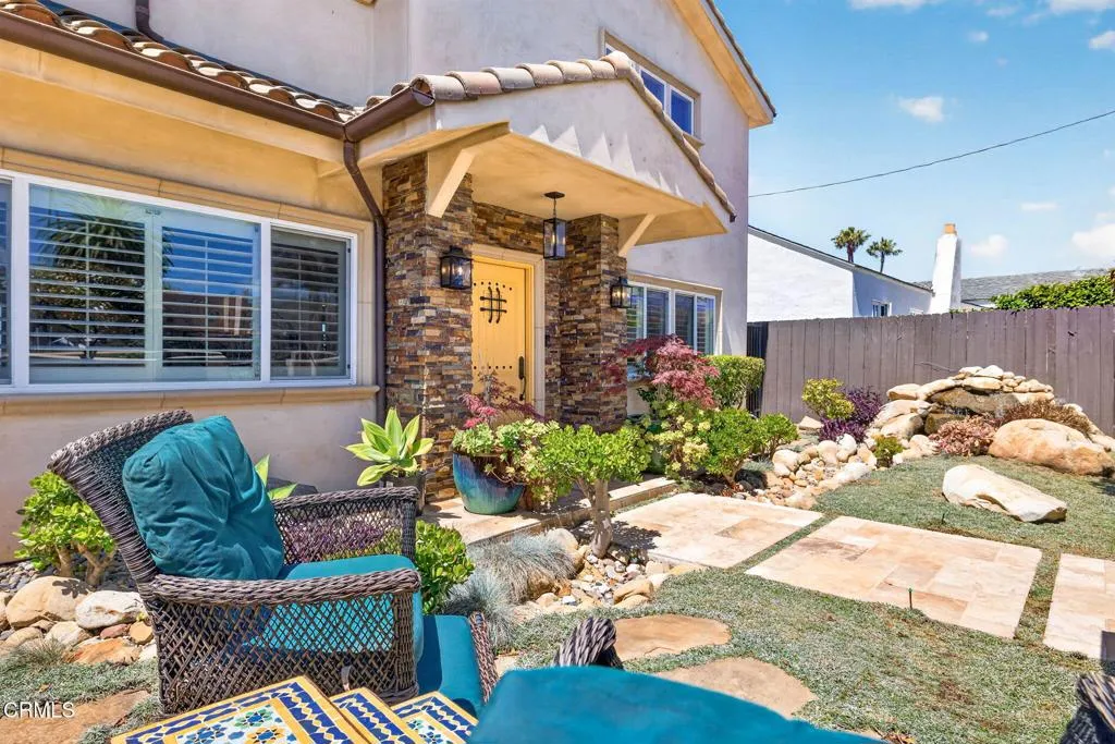 18-web-or-mls-UpmarketMedia-2180Vis-098