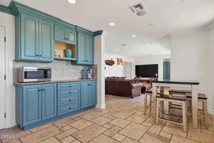 36-web-or-mls-UpmarketMedia-2180Vis-047