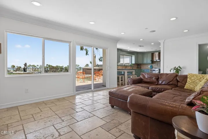 31-web-or-mls-UpmarketMedia-2180Vis-124