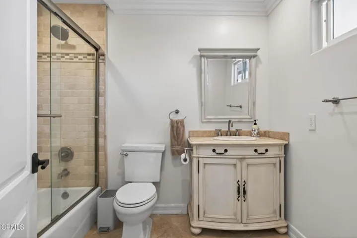 66-web-or-mls-UpmarketMedia-2180Vis-234