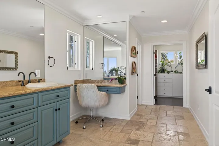 46-web-or-mls-UpmarketMedia-2180Vis-204