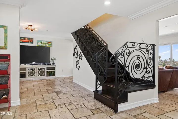 25-web-or-mls-UpmarketMedia-2180Vis-110