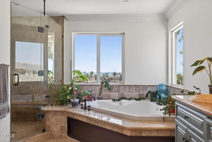 47-web-or-mls-UpmarketMedia-2180Vis-191