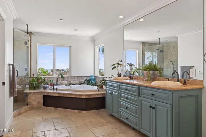 45-web-or-mls-UpmarketMedia-2180Vis-186
