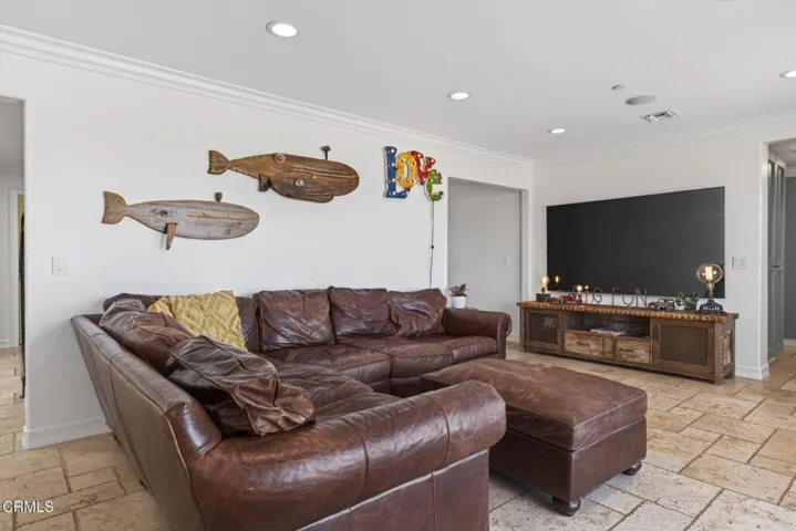 30-web-or-mls-UpmarketMedia-2180Vis-023
