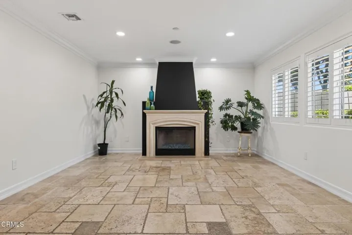 23-web-or-mls-UpmarketMedia-2180Vis-007