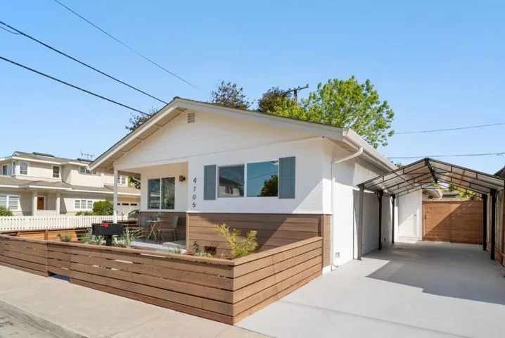 4705 Garnet Street, Capitola, California 95010