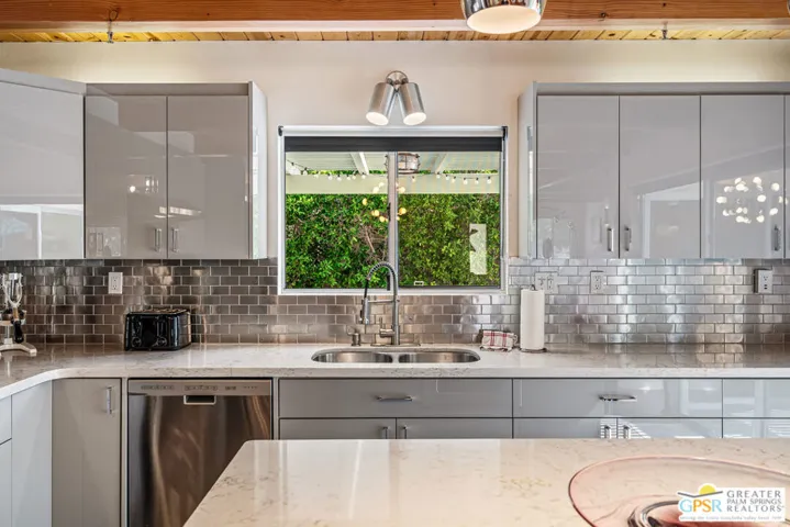 1327 E San Lucas Road, Palm Springs, California 92264
