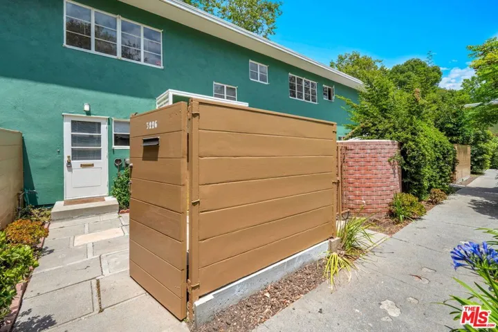 5226 Village Green, Los Angeles, California 90016