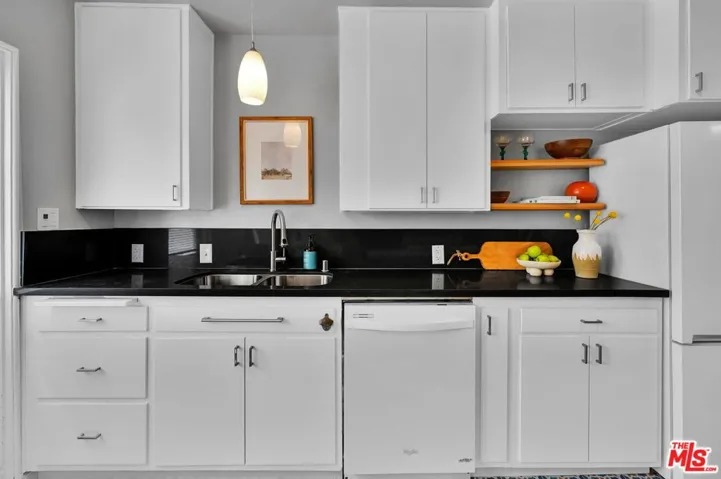 5226 Village Green, Los Angeles, California 90016