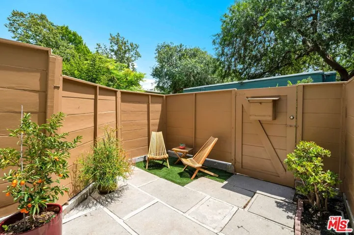 5226 Village Green, Los Angeles, California 90016