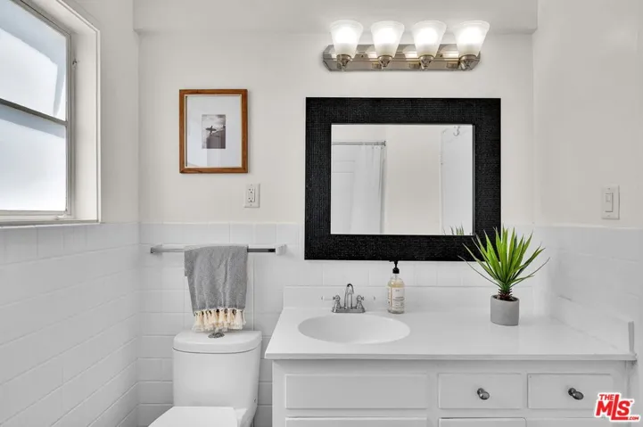 5226 Village Green, Los Angeles, California 90016