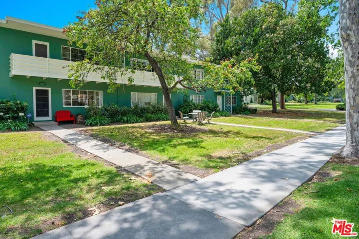 5226 Village Green, Los Angeles, California 90016
