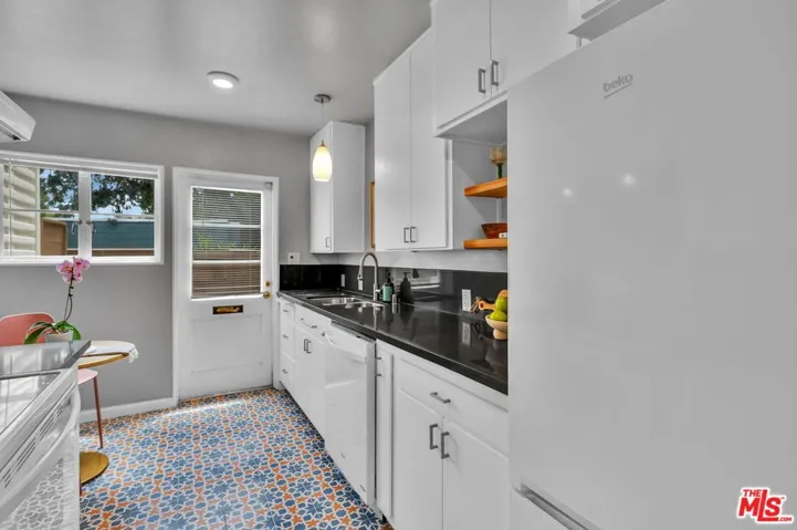 5226 Village Green, Los Angeles, California 90016