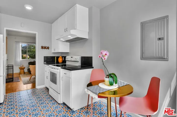 5226 Village Green, Los Angeles, California 90016