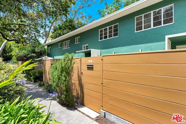 5226 Village Green, Los Angeles, California 90016