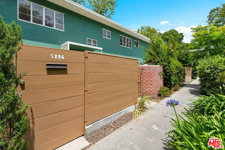 5226 Village Green, Los Angeles, California 90016