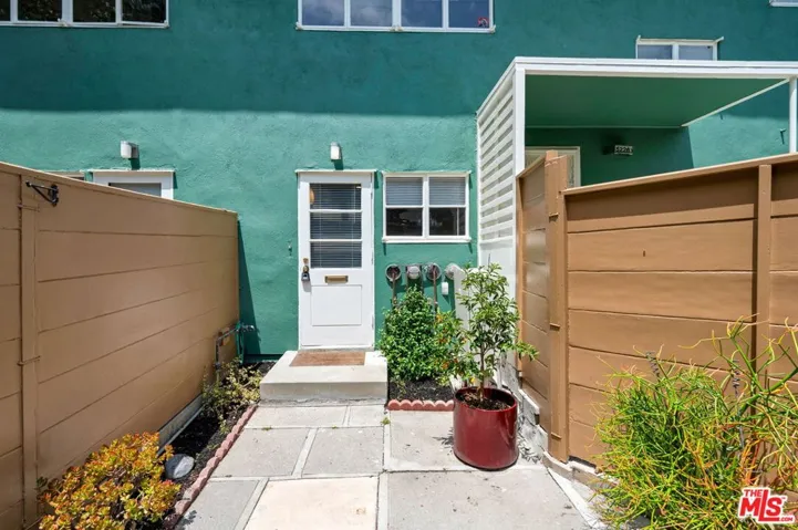 5226 Village Green, Los Angeles, California 90016