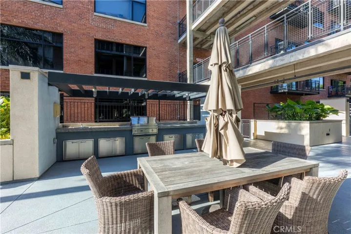 Grills and dining in community area