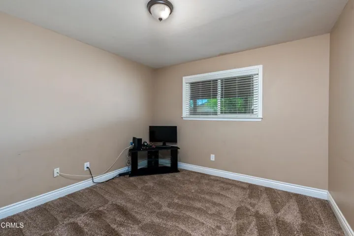 19_bedroom_3