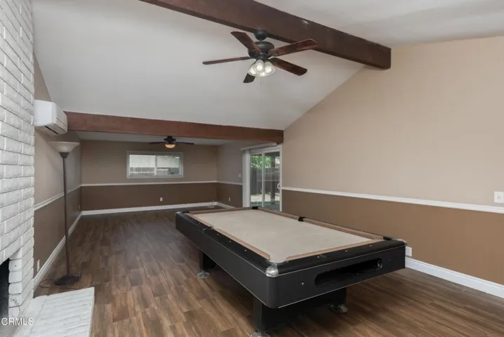 11_family_room_1