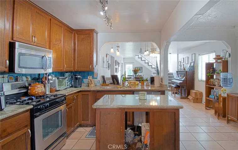 2094 Orange Avenue, Costa Mesa, California 92627