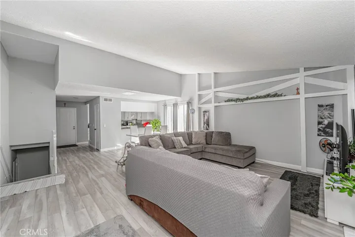 26212 Rainbow Glen, Newhall, California 91321 — photo 4