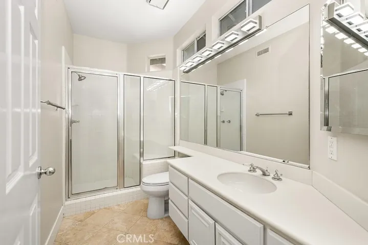 Secondary full size bathroom