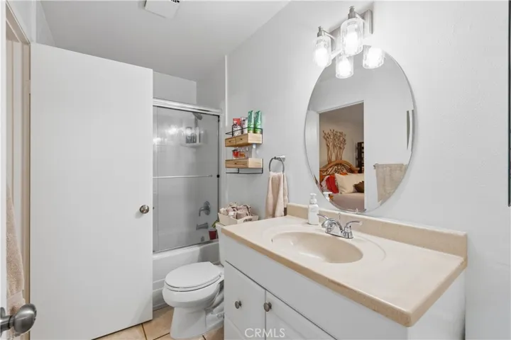 Upstairs full bathroom