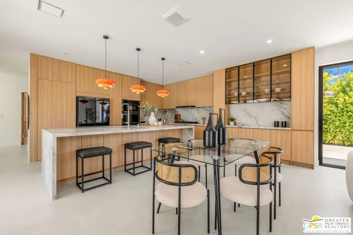2020 E Amado Road, Palm Springs, California 92262