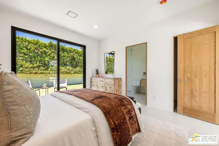2020 E Amado Road, Palm Springs, California 92262