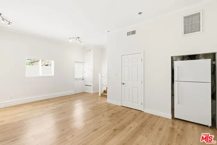 23114 Mariano Street, Woodland Hills, California 91367