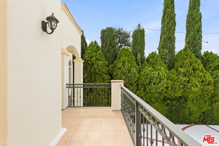 23114 Mariano Street, Woodland Hills, California 91367