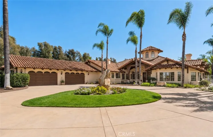 Single level Architectural Masterpiece with NEW exterior paint