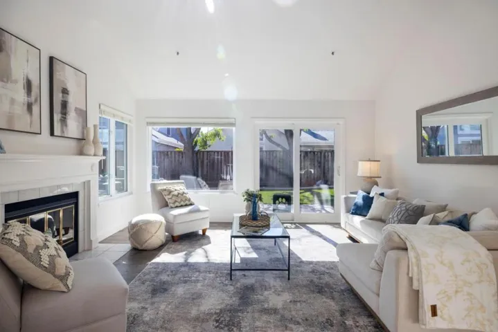 290 Billingsgate Lane, Foster City, California 94404