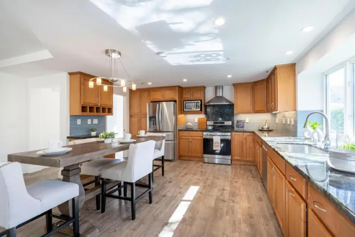 290 Billingsgate Lane, Foster City, California 94404