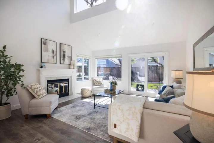 290 Billingsgate Lane, Foster City, California 94404