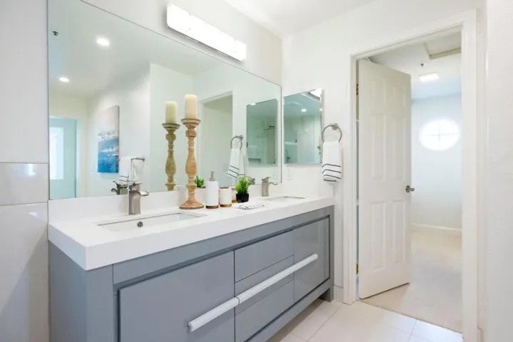 290 Billingsgate Lane, Foster City, California 94404