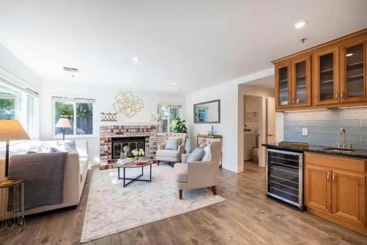 290 Billingsgate Lane, Foster City, California 94404