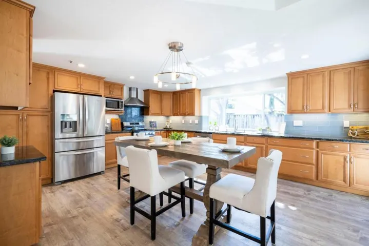 290 Billingsgate Lane, Foster City, California 94404