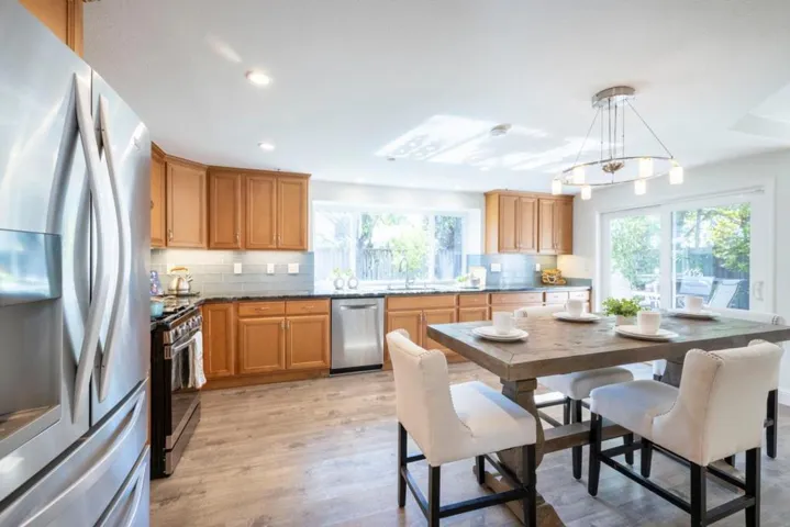 290 Billingsgate Lane, Foster City, California 94404