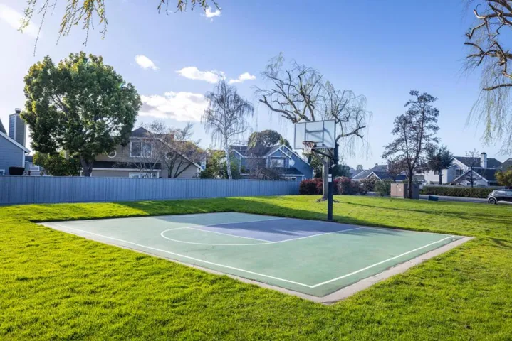 290 Billingsgate Lane, Foster City, California 94404