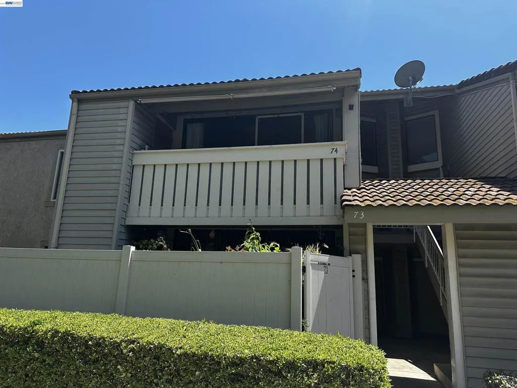 74 Carriage Way
