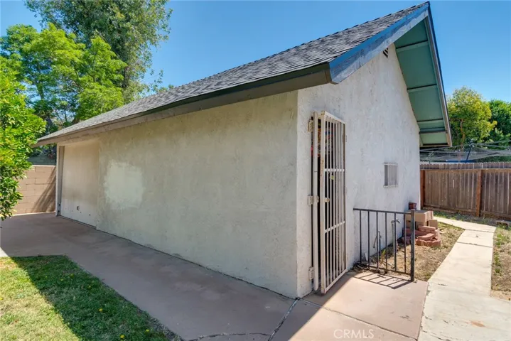 Permitted 560 square foot workshop, with a brand new roof!