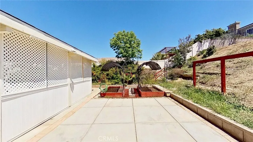 Right-side yard