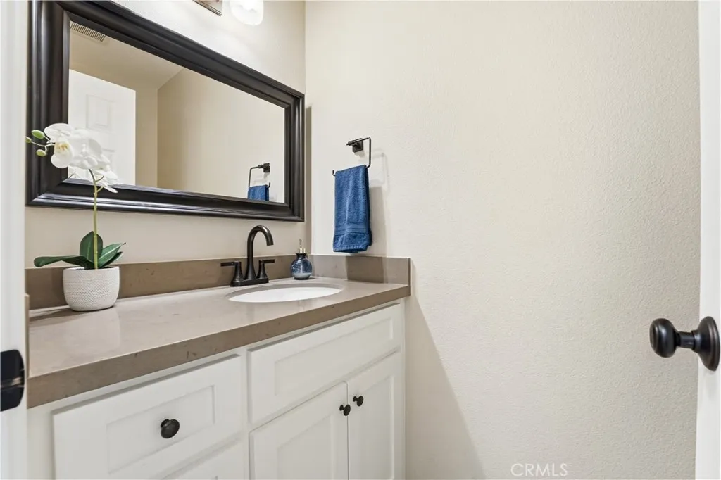 DOWNSTAIRS BATHROOM #1