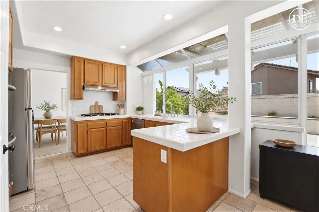 KITCHEN VIRTUALLY STAGED/DIGITALLY ENHANCED