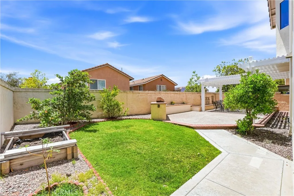 BACKYARD/GARDEN