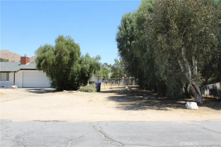 15975 Venango Road, Apple Valley, California 92307