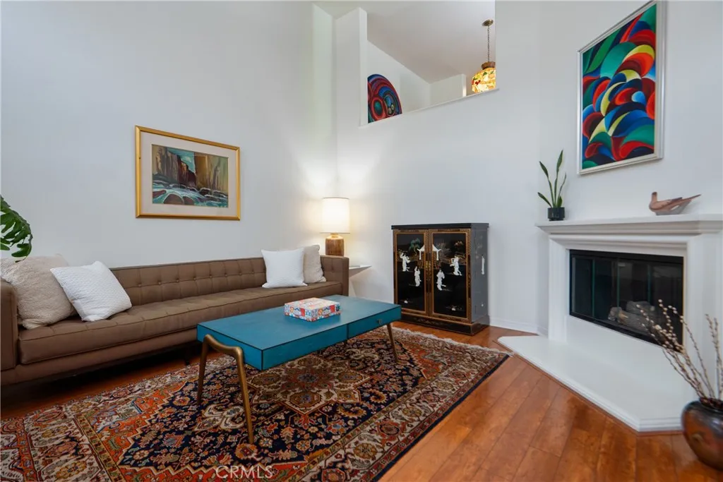 high ceilings with view to 2nd level